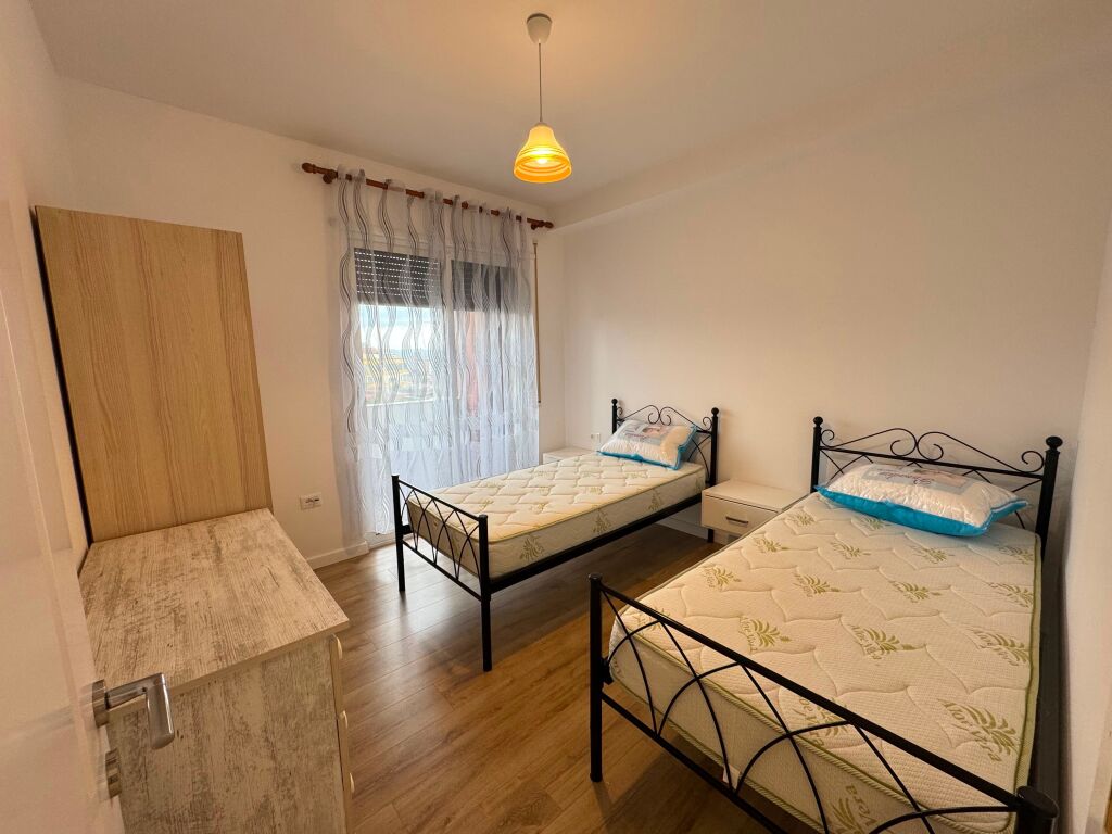 AFFITTASI 2+1 IN VIA DIBRA!!!