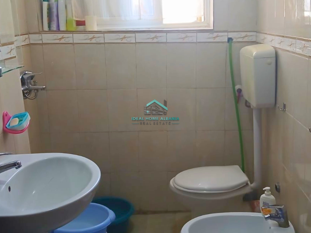 APARTAMENT 1+1 NË SHITJE – PRANË SHKOLLËS "ISMAIL QEMALI", VLORË