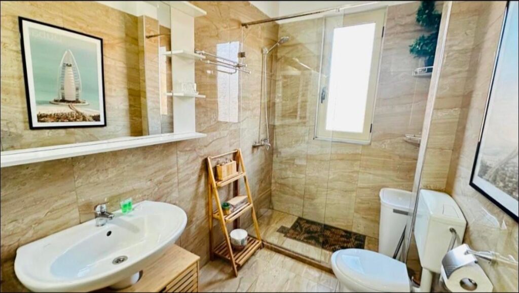 🏡 Jepet me qira afatgjatë apartament 1+1 - Lungomare, Vlorë