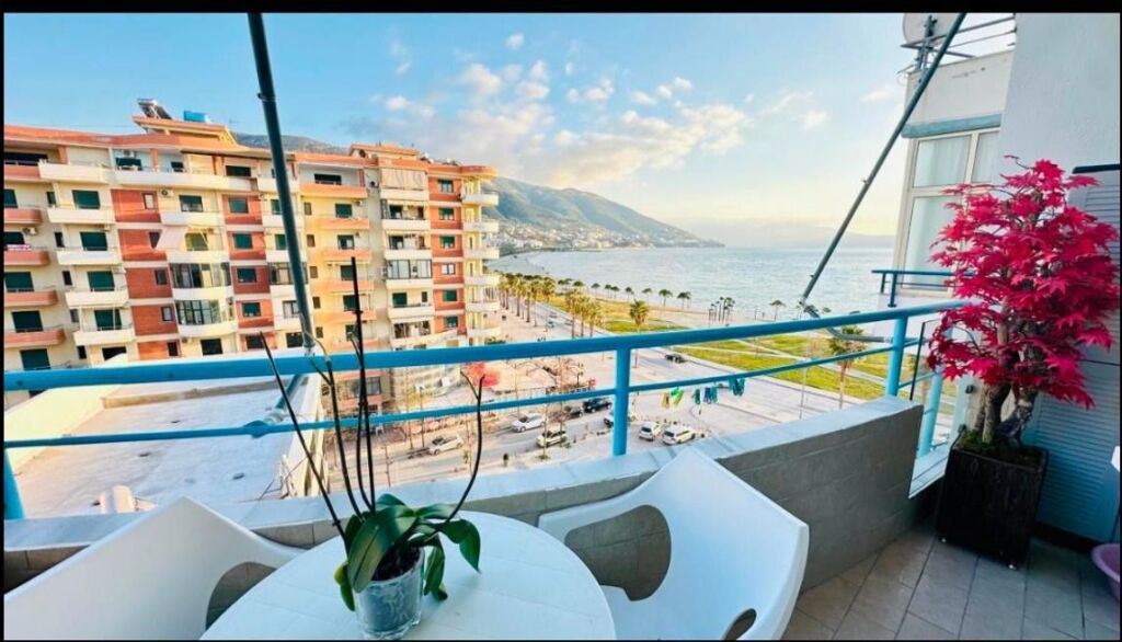 🏡 Jepet me qira afatgjatë apartament 1+1 - Lungomare, Vlorë