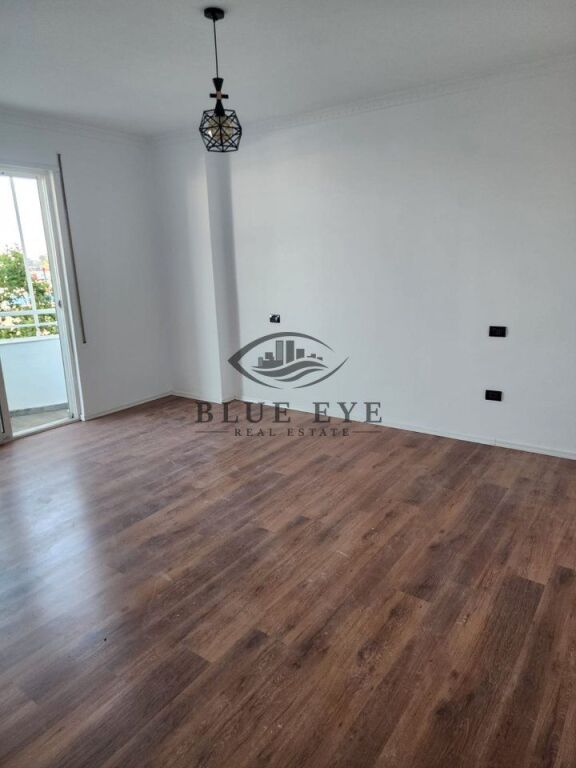 Apartament 3+1 me Pamje Direkte nga Deti – Rruga e Portit, Durrës