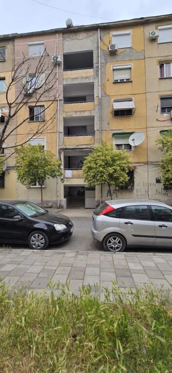 Shitet Apartament 1+1