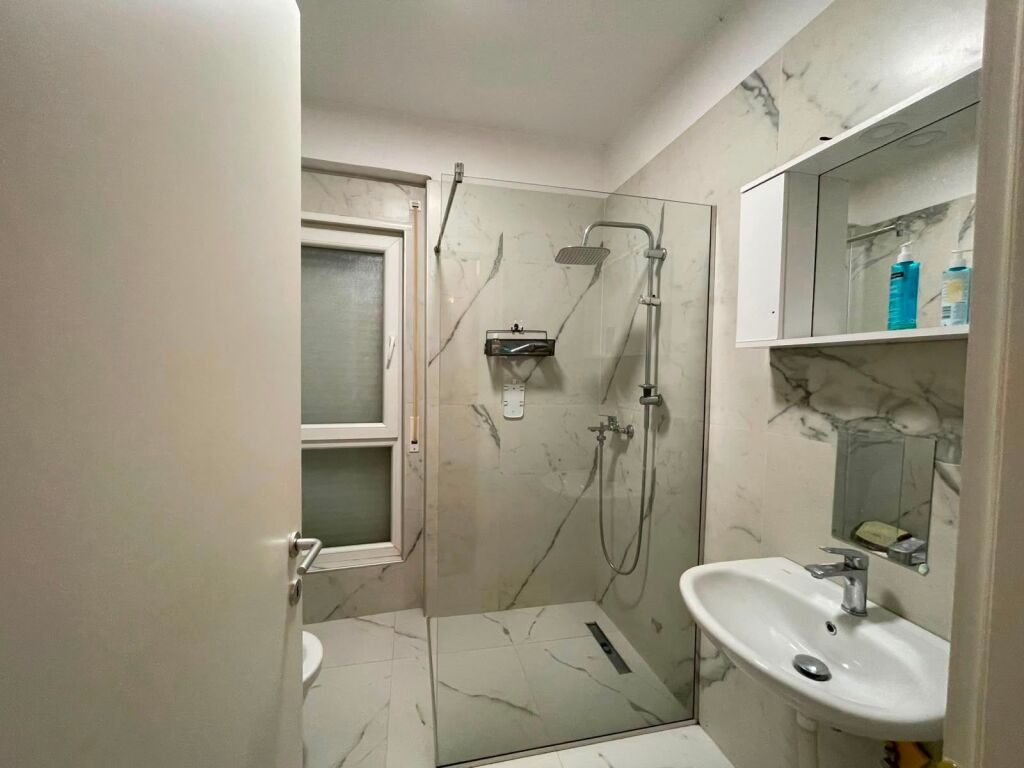 Affittasi appartamento 2+1 a 5 Maj