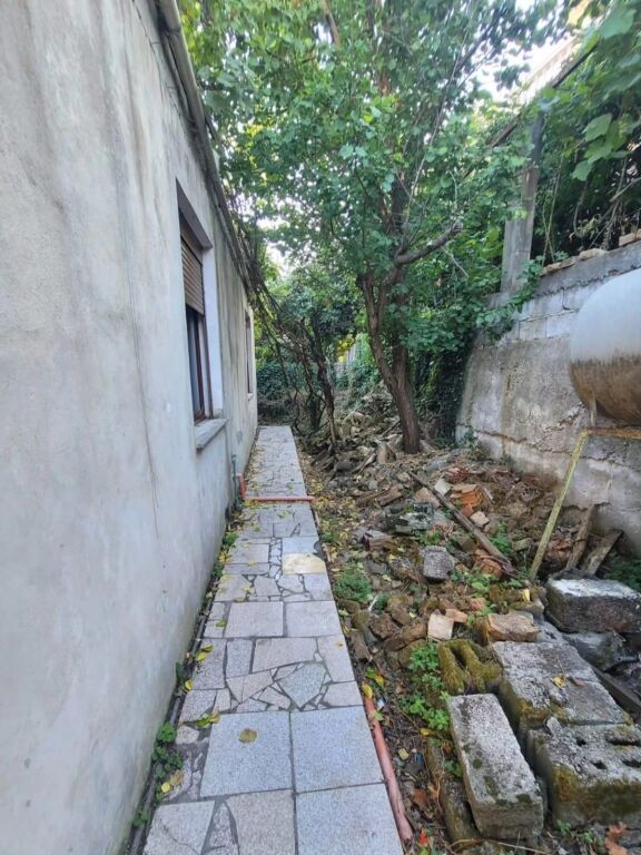 🏡 Shitet shtëpi private, vetëm 300 m nga qendra e Kavajës