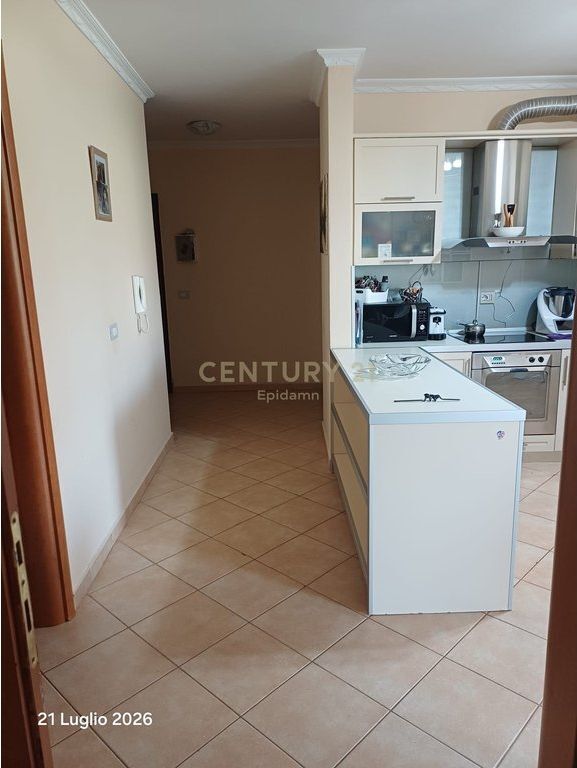 Vendiamo Appartamento 2+1+2+3 balconi nel Quartiere N. 1, Durrës