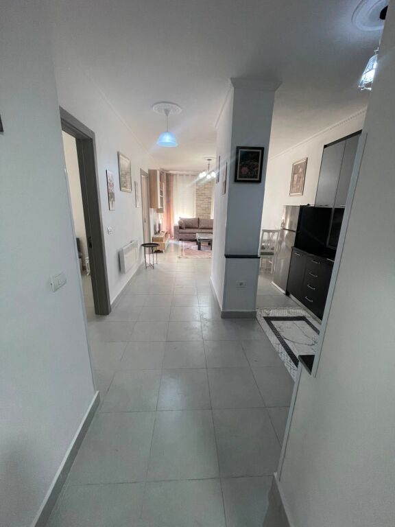 Affittasi 2+1+🅿️ parcheggio alla fine della via 5 Maji, 55.000 Leke