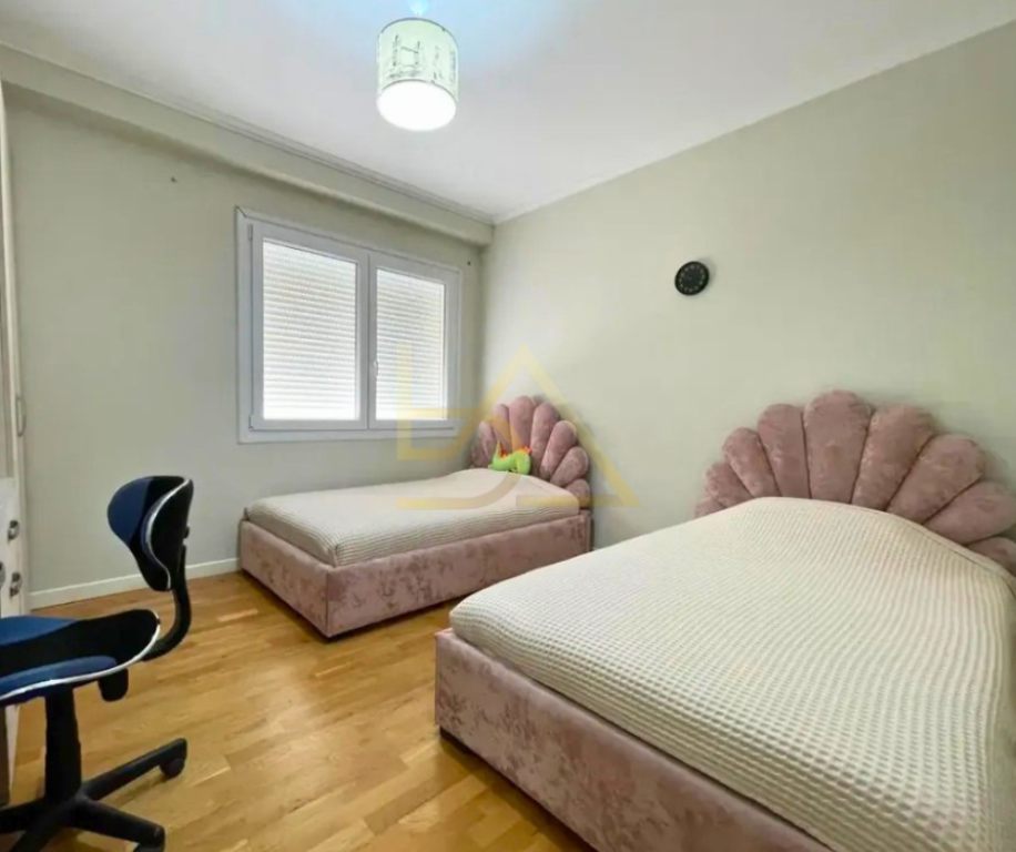 Penthouse Luksoz me Post Parkimi në Shitje – Kopshti Botanik, Tiranë