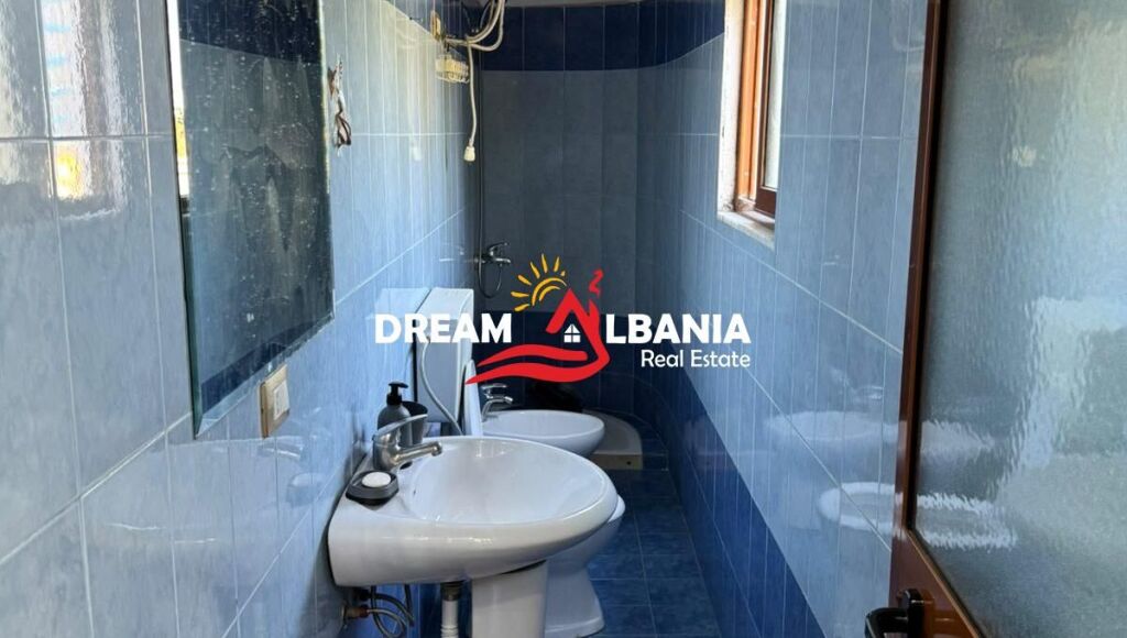 Si affitta il secondo piano di una casa privata nella zona di Shkoze vicino alla Rotonda (ID 4241095)
