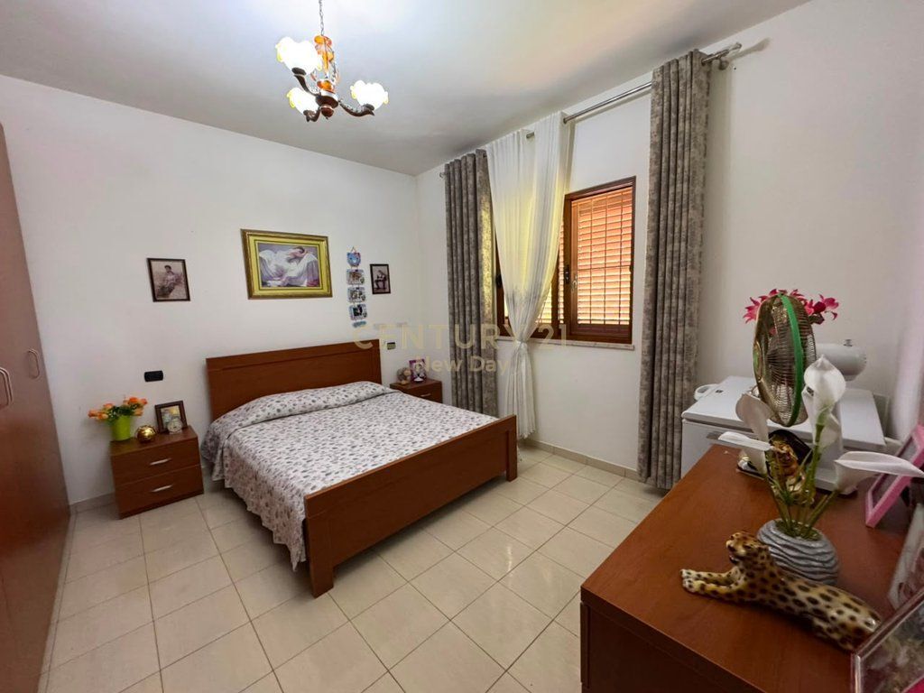 Villa In Vendita a Spitallë, Durrës - 260000€ | 476 m²