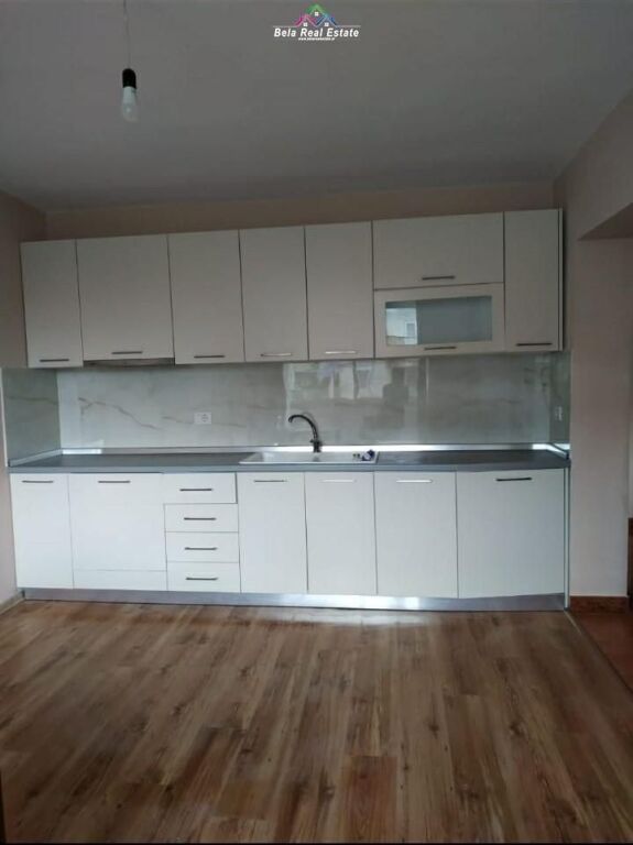 Ufficio in Affitto 1+1 Vicino 21 Dicembre (ID BZ2306) Tirana