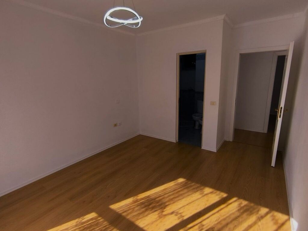 🏡 **APARTAMENT 2+1 NË SHITJE – TEK RESTORANT FRESKU**