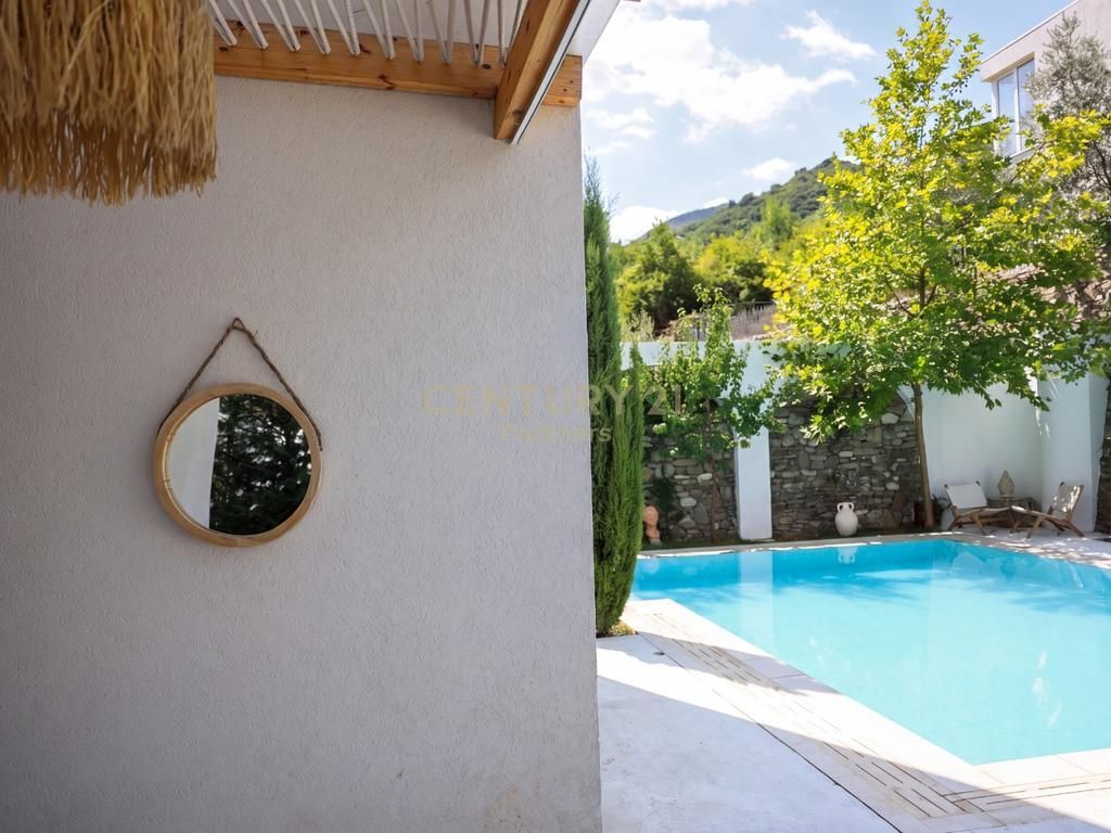 FOR SALE SUPER LUXURY VILLA WITH PRIVATE POOL-ONLY 5 MINUTES FROM THE CENTER OF TIRANA