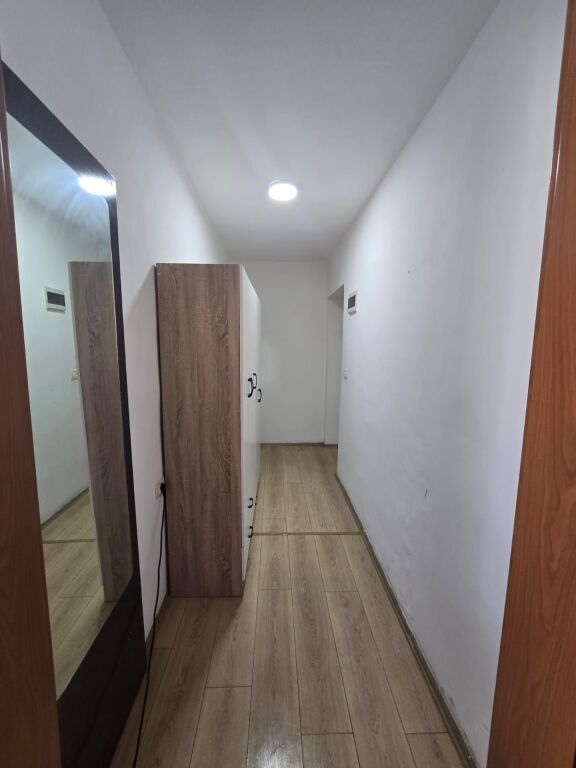 Garsoniere me qera -📍 21 Dhjetori, prane kryqezimit, prane Mullirit