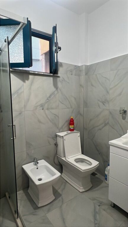 Apartament me qera 1+1 📍Rruga Jordan Misja, prane shinave