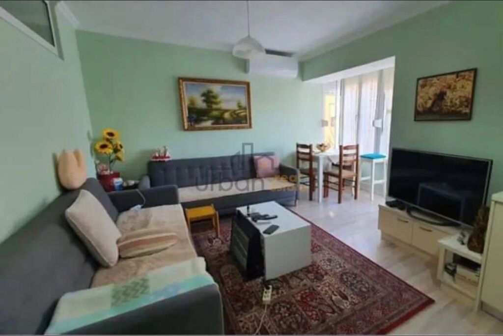 Jepet me qera apaartament 2+1 prane Shkolles Mihal Grameno !
