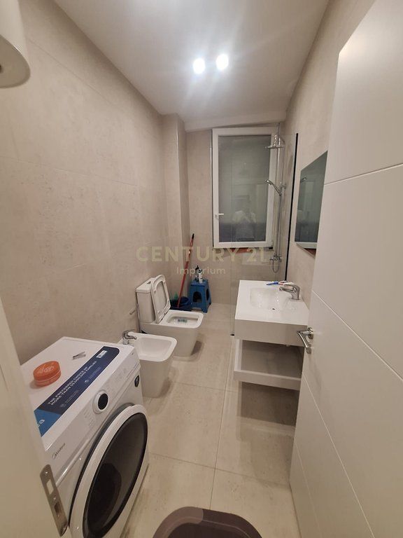 Apartament 1+1+post parkimi i perfshire ne cmim për qira në Astir!