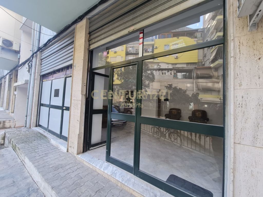 Locale commerciale in affitto a Don Bosko - Funzionale, illuminato e pronto per la tua attività. 250 € /Mese