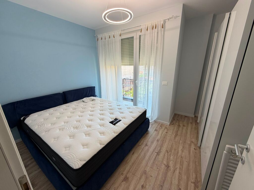 🏡 Appartamento 1+1 + posto auto in affitto  📍 Via Shyqyri Ishmi, vicino alla Moschea dei Tabakëve