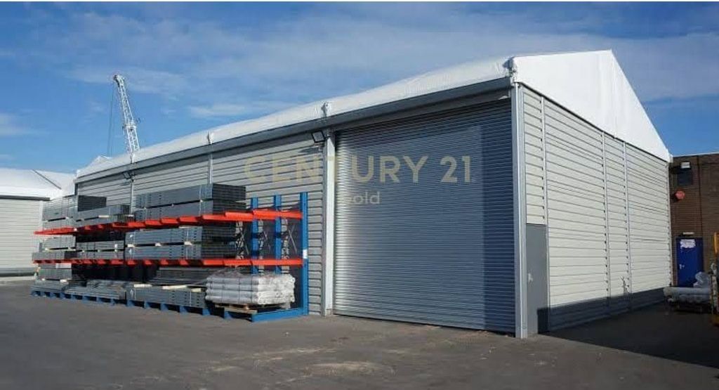 WAREHOUSE ENVIRONMENT FOR SALE!