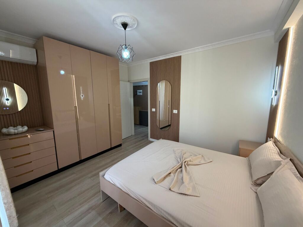 🏡 Jepet me Qira Apartament 2+1  📍 Vendndodhja: Shkozë, tek Pallatet Tom Doshi