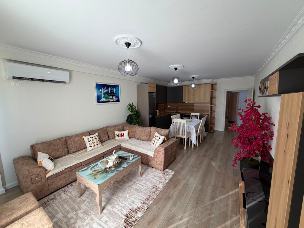 🏡 Jepet me Qira Apartament 2+1  📍 Vendndodhja: Shkozë, tek Pallatet Tom Doshi