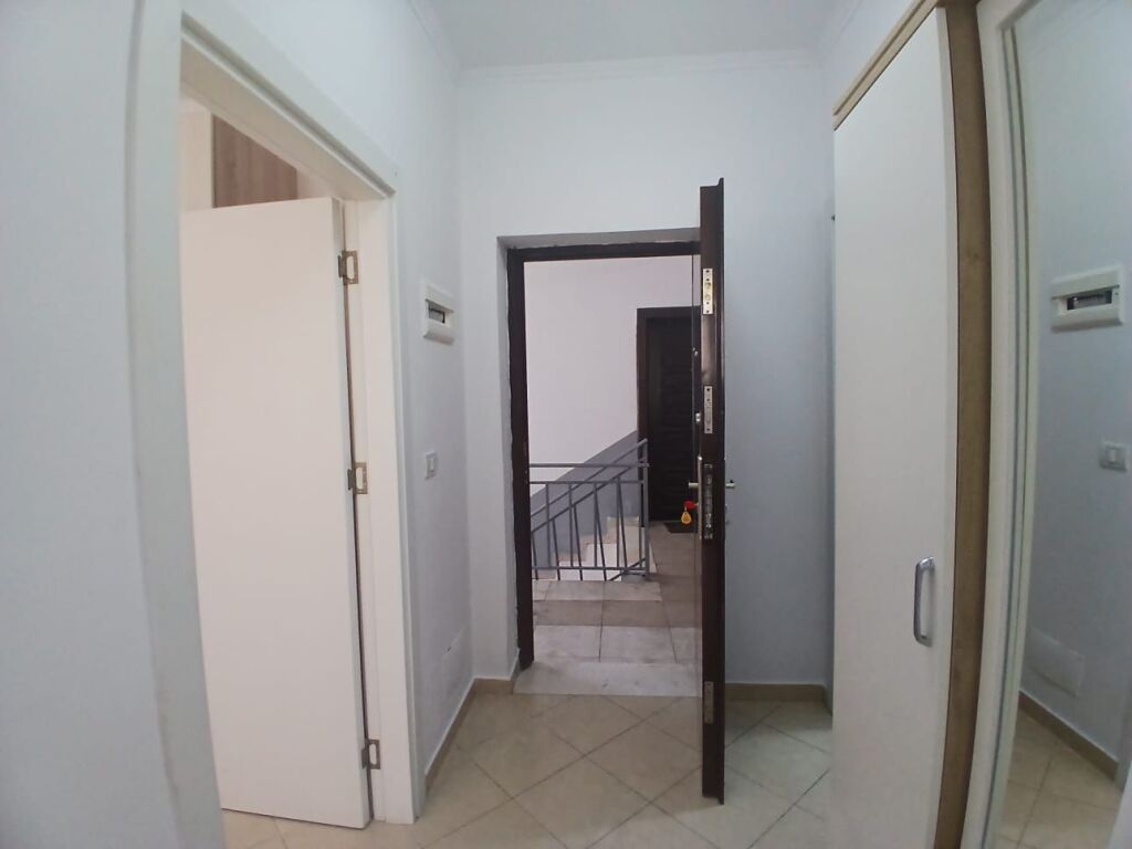Shitet Ap 1+1📌Astir, prane bar Bohem - Cmimi 97 milion leke