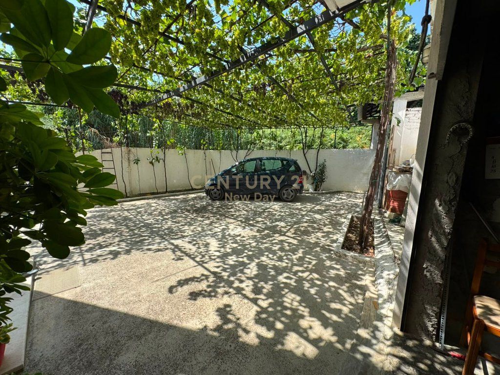 Villa In Vendita a Spitallë, Durrës - 260000€ | 476 m²