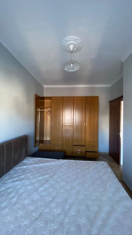 Apartament me qera 1+1 📍Rruga Jordan Misja, prane shinave