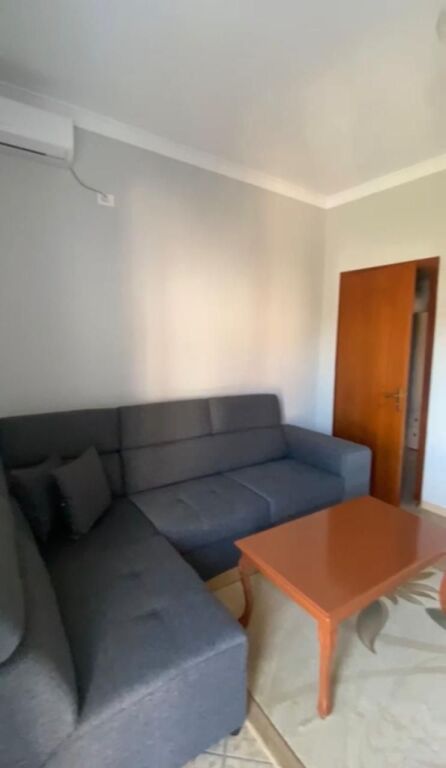 Apartament me qera 1+1 📍Rruga Jordan Misja, prane shinave