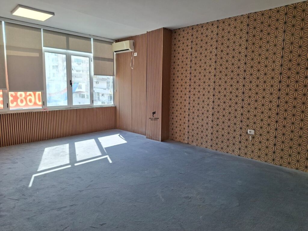 UFFICIO IN AFFITTO 180 M2  PIAZZA WILLSON 2.000 EURO FH-85195
