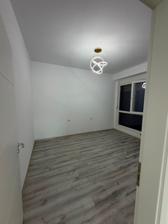 Apartament me qera 2+2+1 ballkon  Fusha e Aviacionit