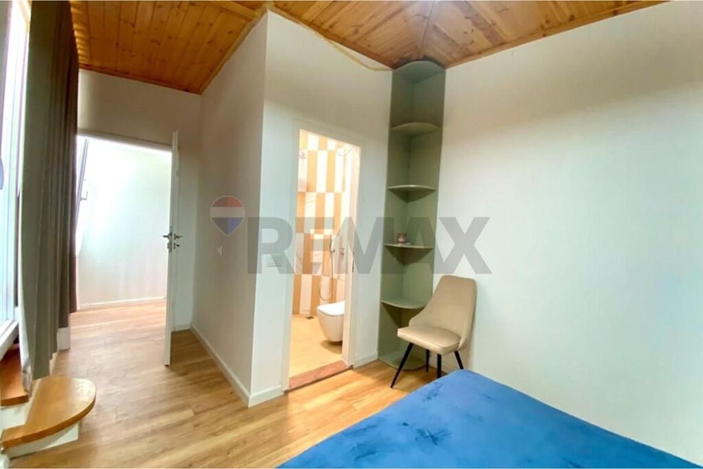 Appartamento Duplex in Affitto Shkozë, Tirana