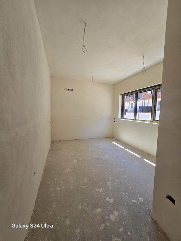 🔥Triplex 3+1+3 con veranda in vendita – Residenza Kodra e Diellit 2 🌇