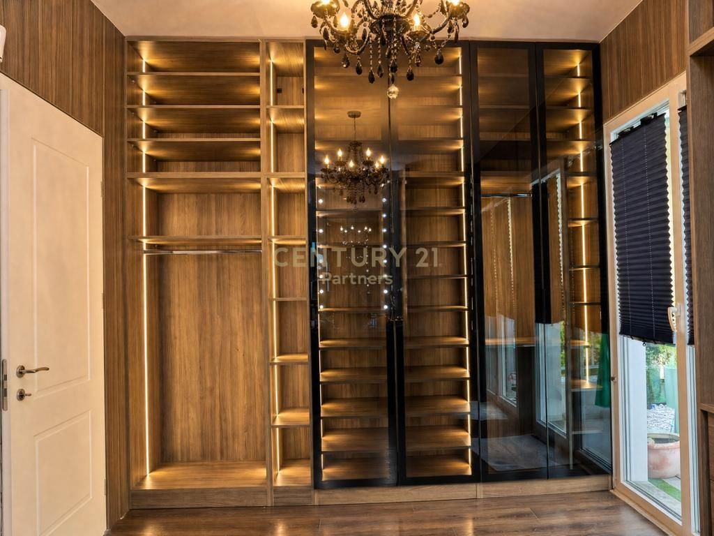 FOR SALE SUPER LUXURY VILLA WITH PRIVATE POOL-ONLY 5 MINUTES FROM THE CENTER OF TIRANA