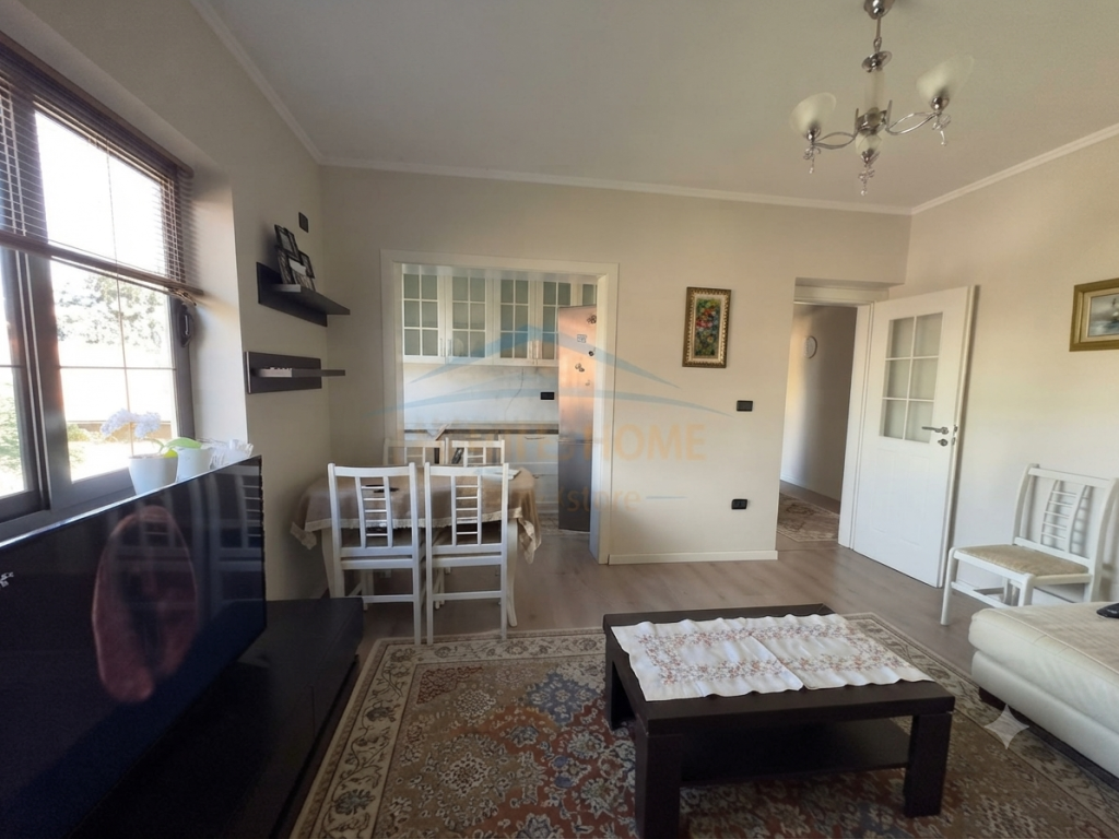 Shitet, Apartament 2+1, Rruga Fortuzi, Tirane .