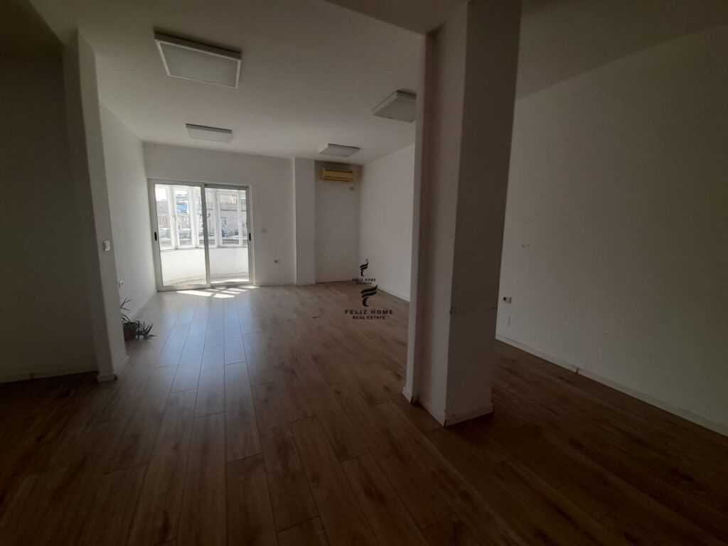 UFFICIO IN AFFITTO 180 M2 PIAZZA WILLSON 2000 EURO FH-85186