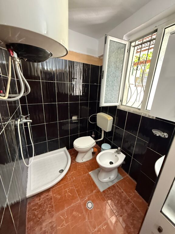 Siri hill, 1+1 house for rent at Besa street 30,000 lek
