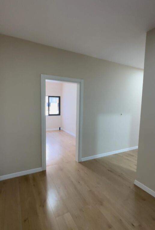 Shitet apartament 2+1+2 tek Rruga Don Bosko , prane Shkolles Vace Zela , Rruga Jordan Misja , Laprake .