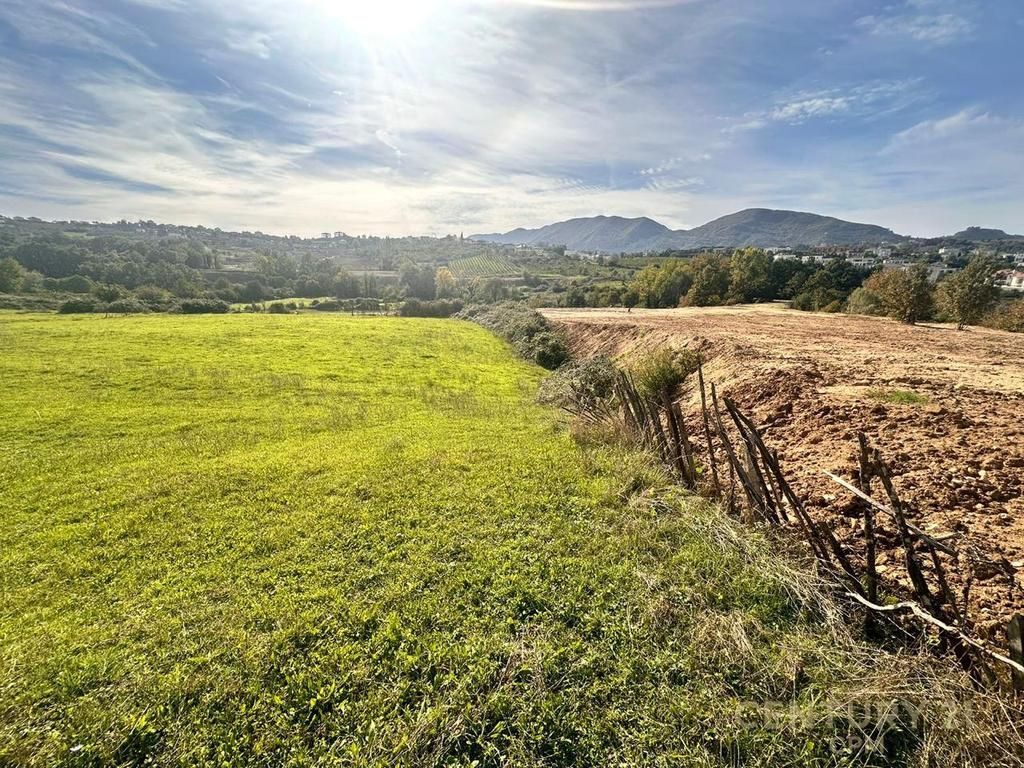WE SELL 2700 m2 OF RED LAND READY FOR CONSTRUCTION NEAR TEG