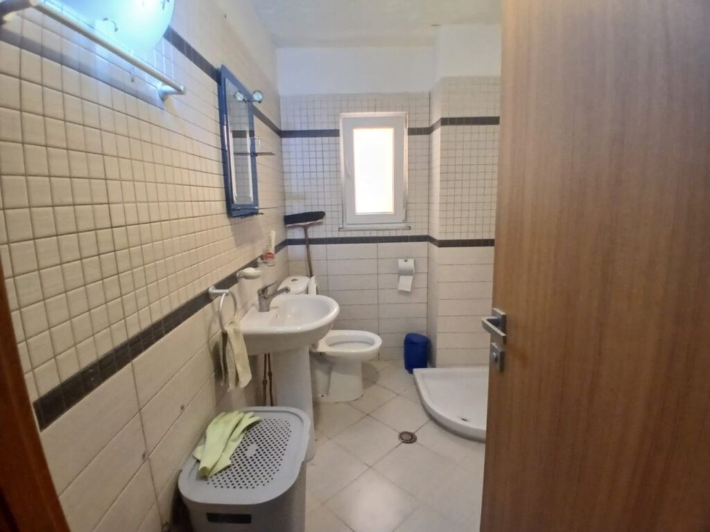 Jepet me qira 2+1+1 Kodra e Diellit 45.000 leke