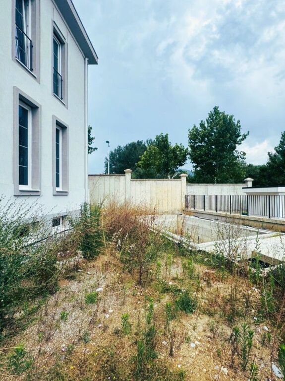 Villa with Pool for Sale – Rolling Hills 2