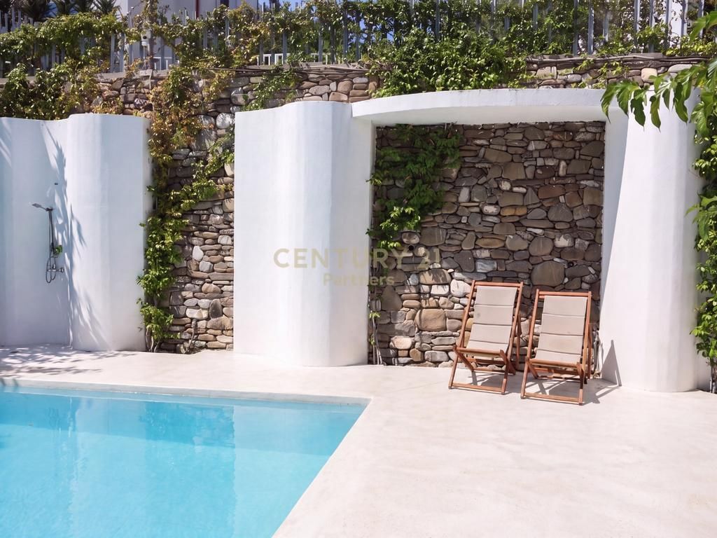 FOR SALE SUPER LUXURY VILLA WITH PRIVATE POOL-ONLY 5 MINUTES FROM THE CENTER OF TIRANA
