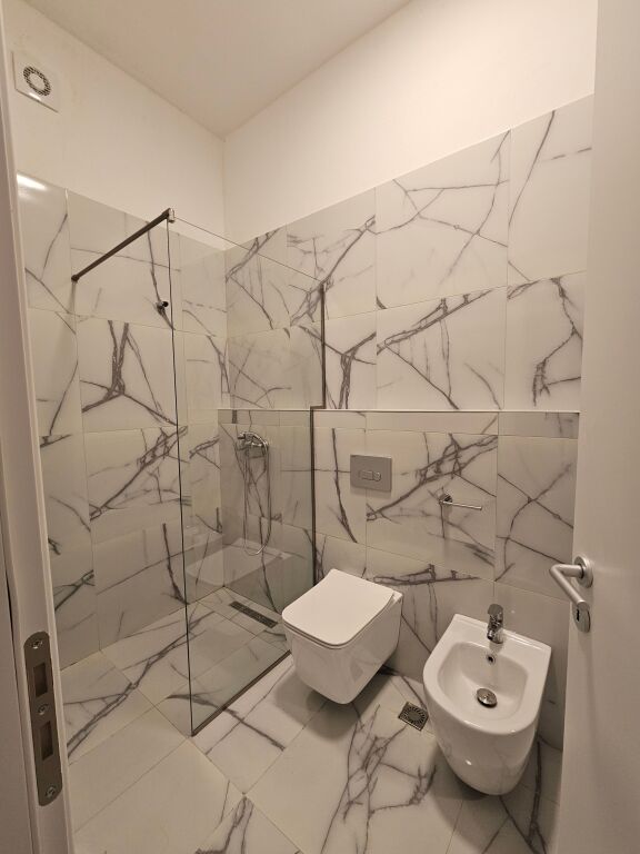 AURA Complex -LAPRAKË Apartment 1+1I newly renovated, with modern furniture and comfortable conditions, ideal for a couple, is rented for the first time.