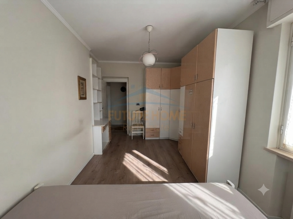 Shitet, Apartament 2+1, Rruga Fortuzi, Tirane .