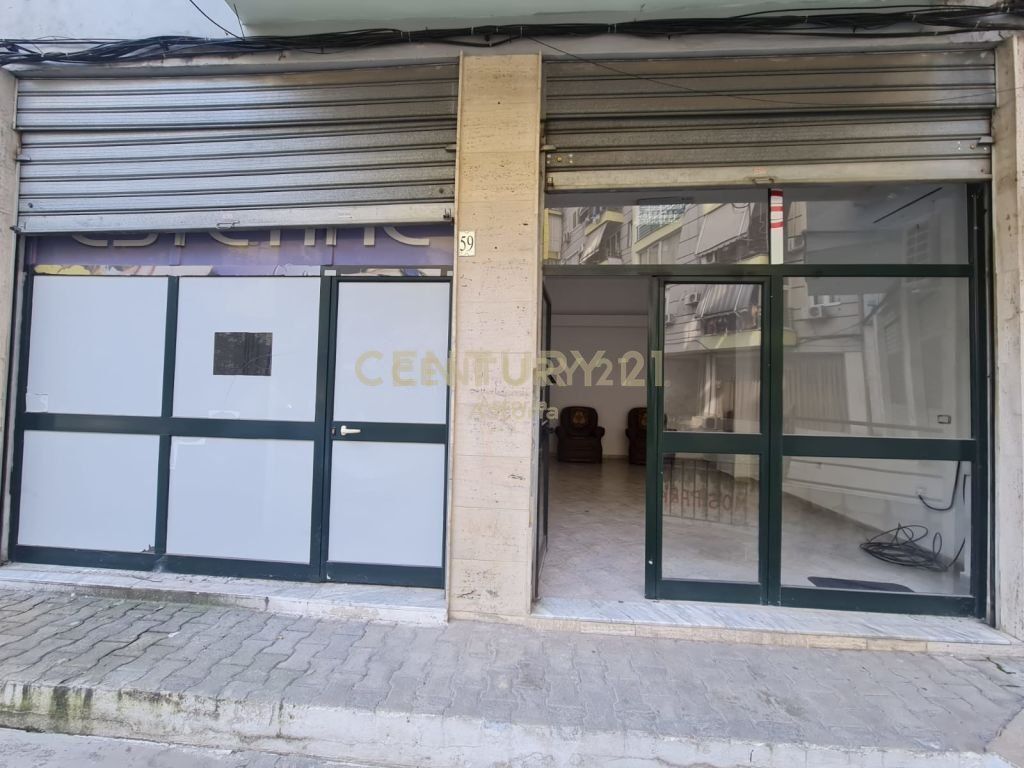 Locale commerciale in affitto a Don Bosko - Funzionale, illuminato e pronto per la tua attività. 250 € /Mese