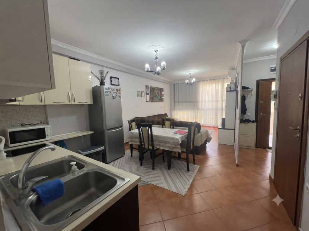 Shitet,Apartament 1+1, Misto Mame
