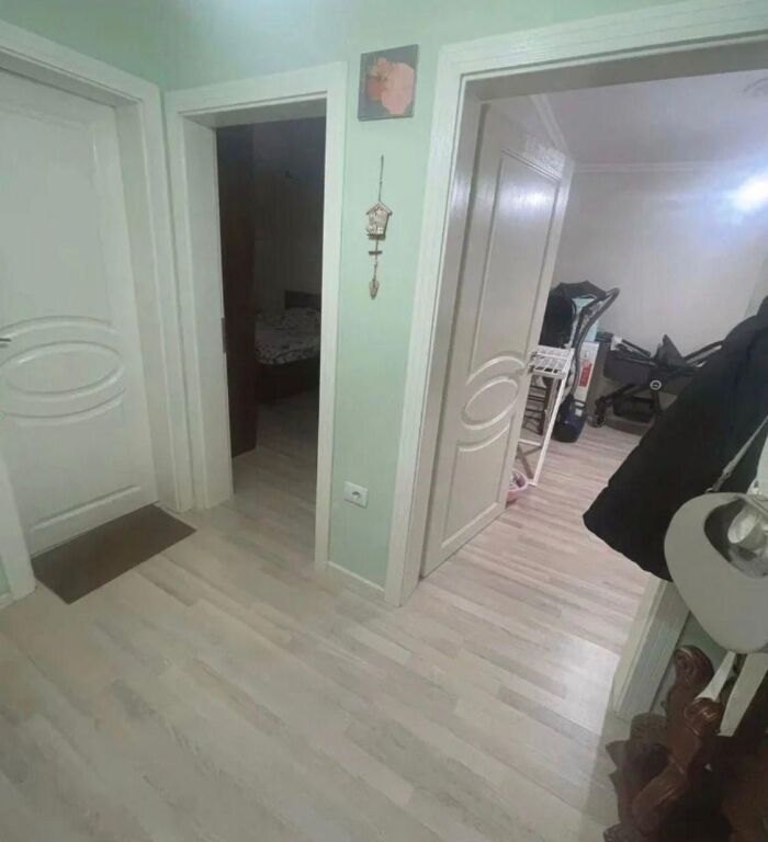 Jepet me qera apaartament 2+1 prane Shkolles Mihal Grameno !