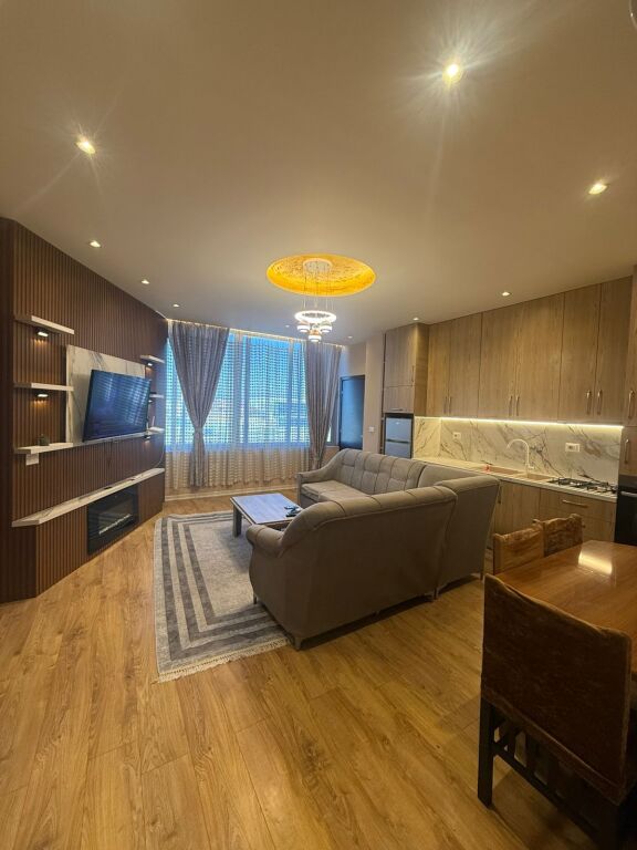 Apartament 3+1 me qira në Durrës – Rinovim i ri | Zonë e qetë | Parkim