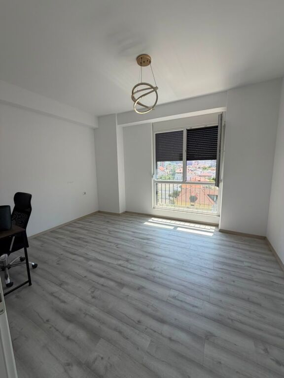 Apartament me qera 2+2+1 ballkon  Fusha e Aviacionit