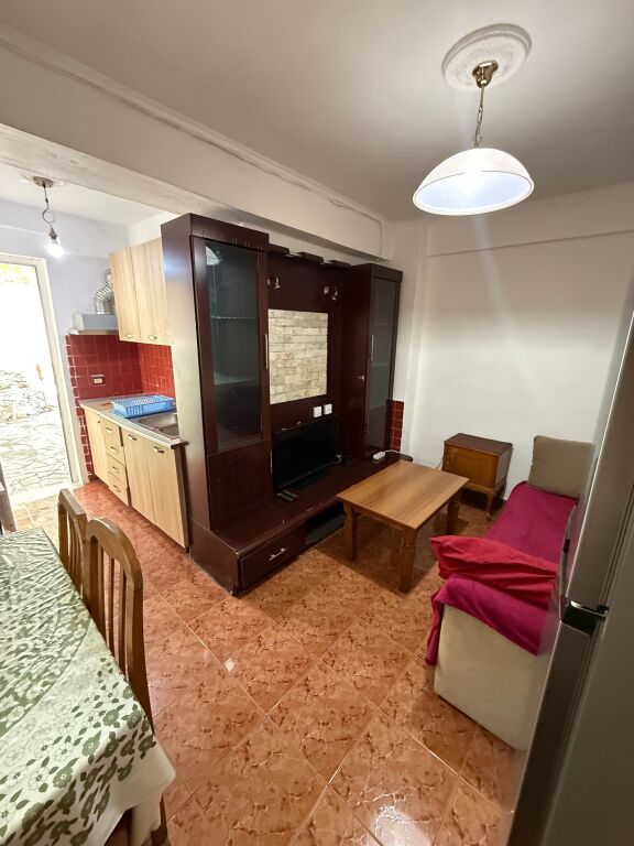 Siri Kodra/Private house refrigerator 1+1 for rent 30,000 lekë